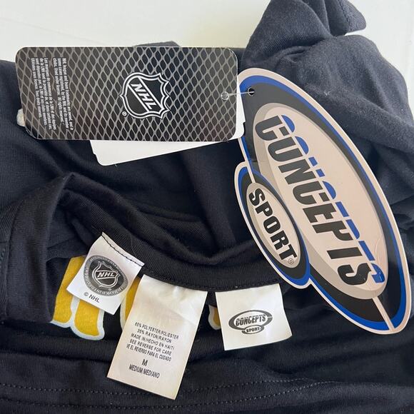 New BOSTON BRUINS NHL Graphic Logo Short Sleeve Chase T-Shirt Women’s SIZE M - Picture 5 of 6